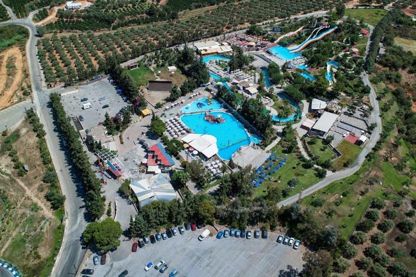 Villa Oasis Galatás Exterior foto